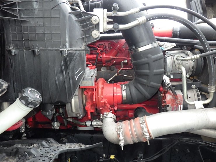 2020-freightliner-cascadia-126-image-30