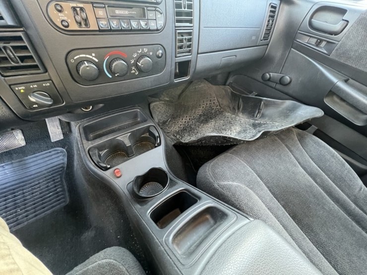 2004-dodge-dakota-sport-image-29