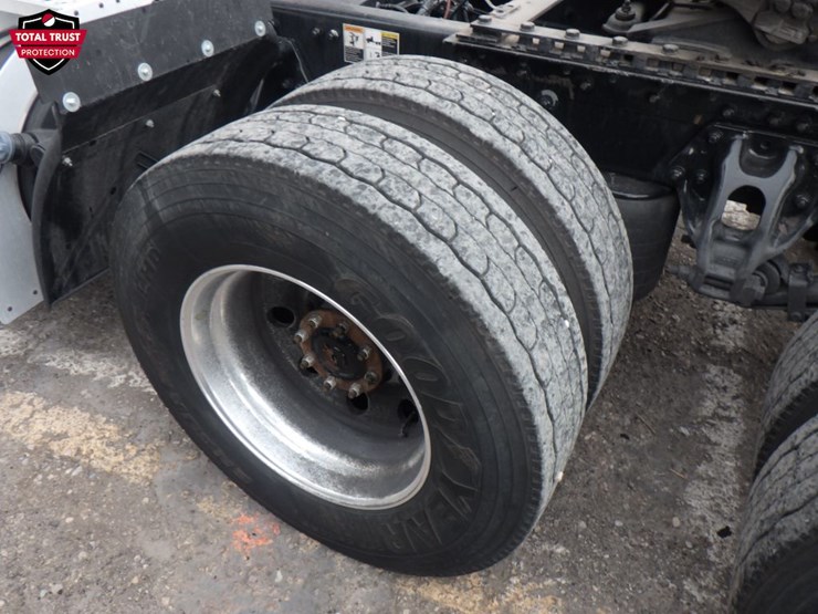 2022-kenworth-t680-image-13