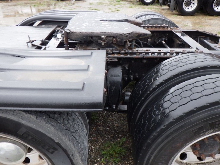 2016-freightliner-cascadia-125-image-13