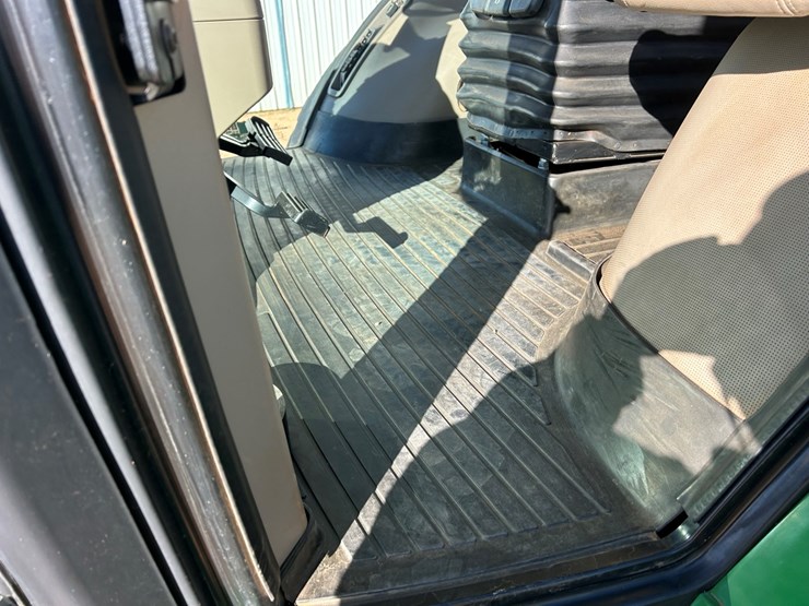 2010-john-deere-8295r-image-39