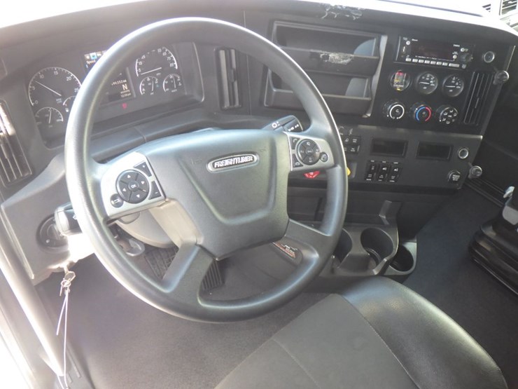 2024-freightliner-cascadia-126-image-17