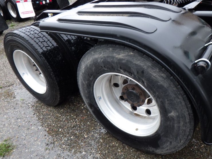 2017-peterbilt-579-image-4