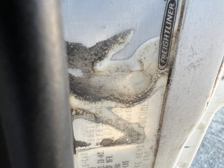 2000-freightliner-fl50-image-26