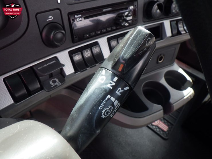 2020-kenworth-t680-image-16