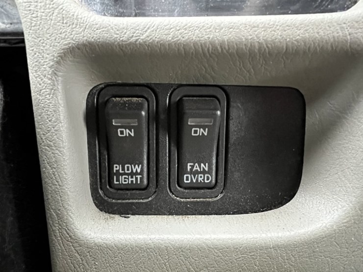 2013-international-7500-s/a-dump-truck-image-30