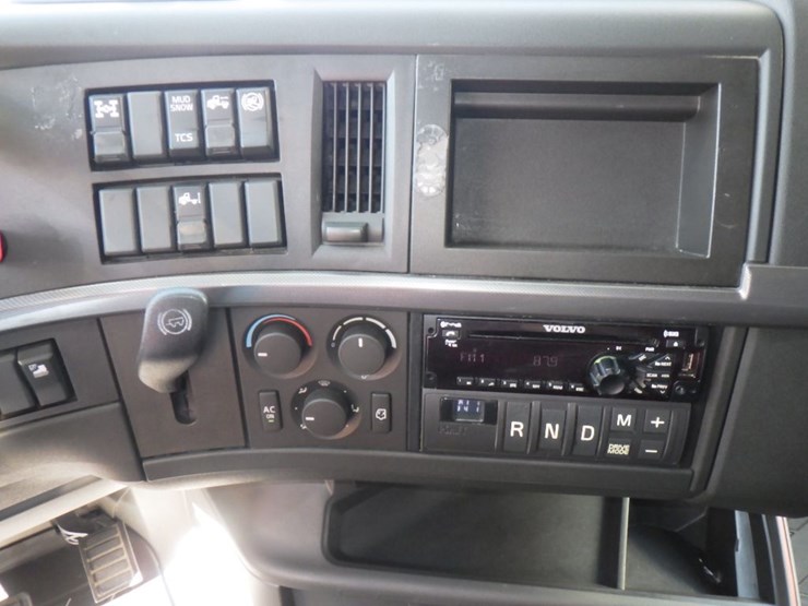 2023-volvo-vnl-760-image-20