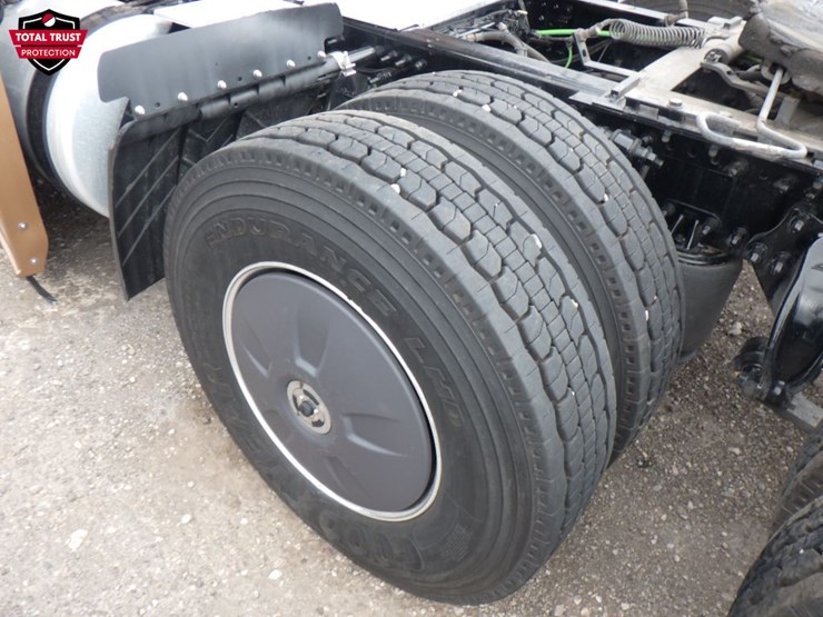 2023-freightliner-cascadia-126-image-13