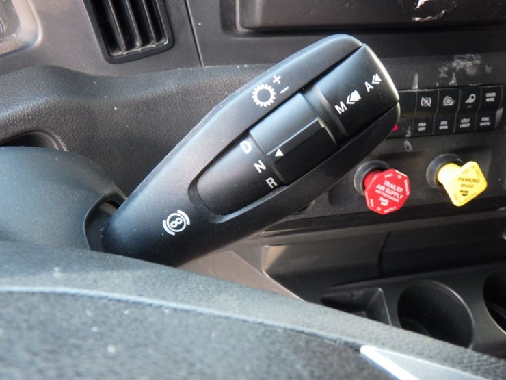 2024-freightliner-cascadia-126-image-19