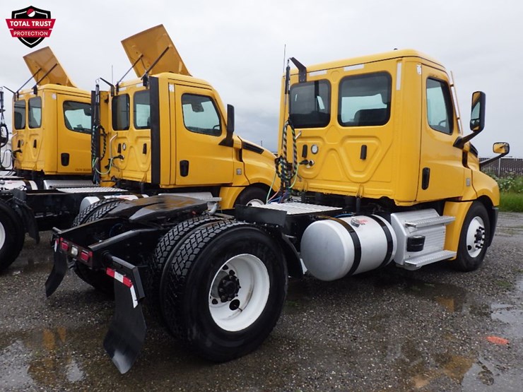 2022-freightliner-cascadia-126-image-5
