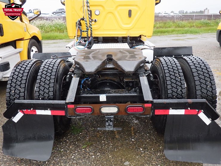 2022-freightliner-cascadia-126-image-6