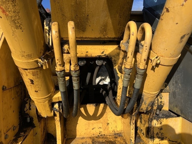 2004-deere-225c-lc-image-13