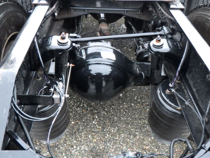 2017-peterbilt-579-image-9