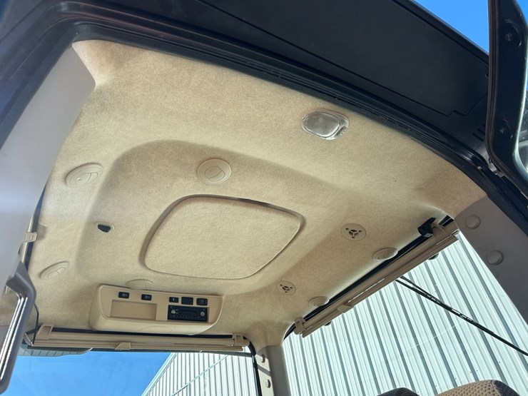 2020-john-deere-8345r-image-25