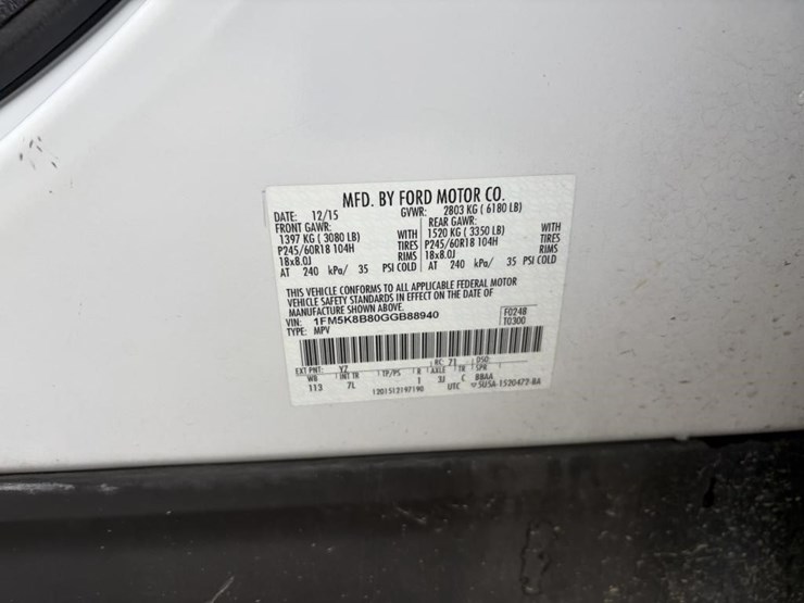 2016-ford-explorer-image-21