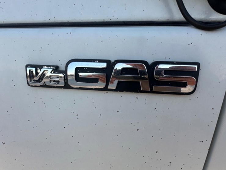 2021-isuzu-npr-image-14