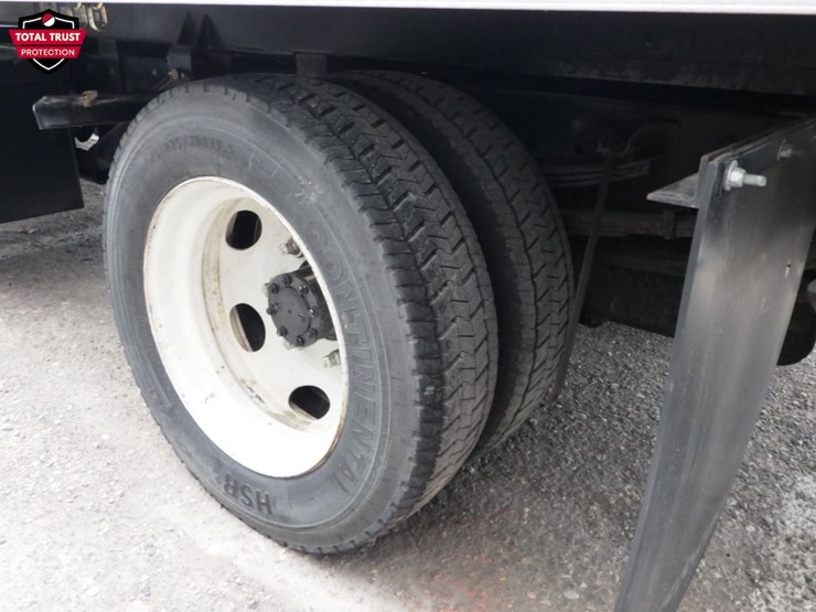 2020-isuzu-nrr-image-12