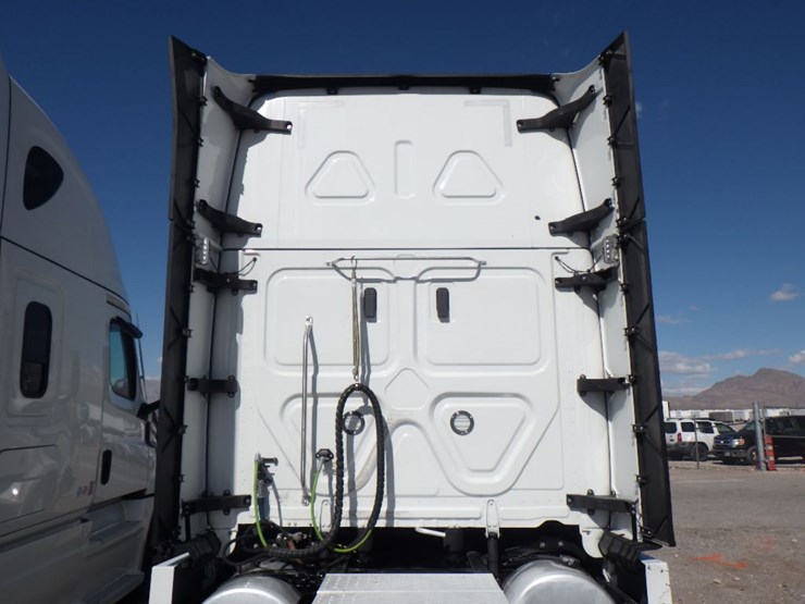 2024-freightliner-cascadia-126-image-12