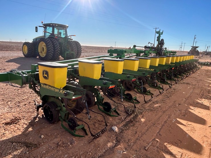 john-deere-1700-image-10