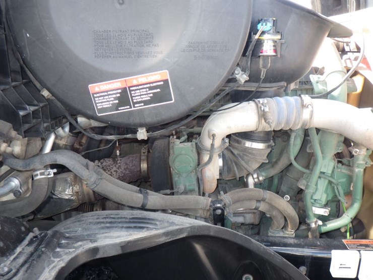 2023-volvo-vnl-760-image-27