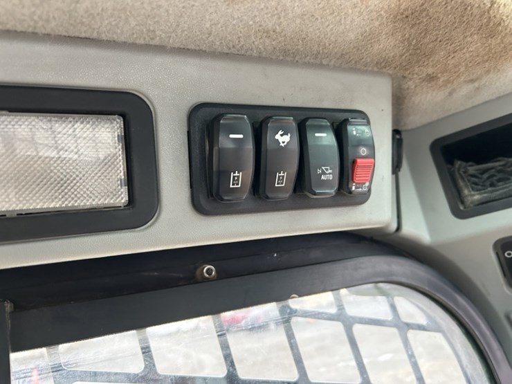 2021-caterpillar-289d3-image-29