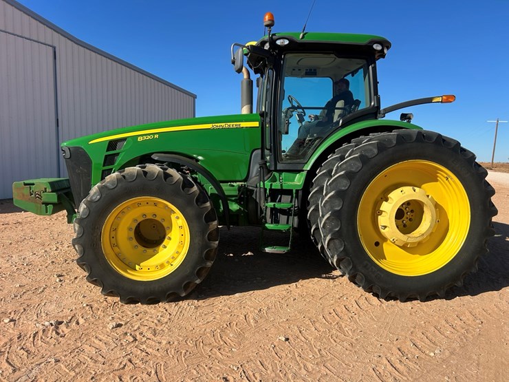 2010-john-deere-8320r-image-24