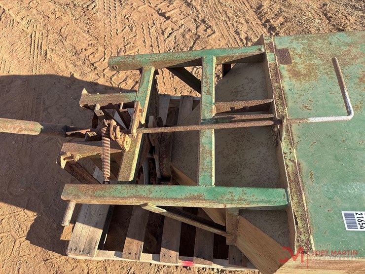 3ph-hopper-spreader-image-7