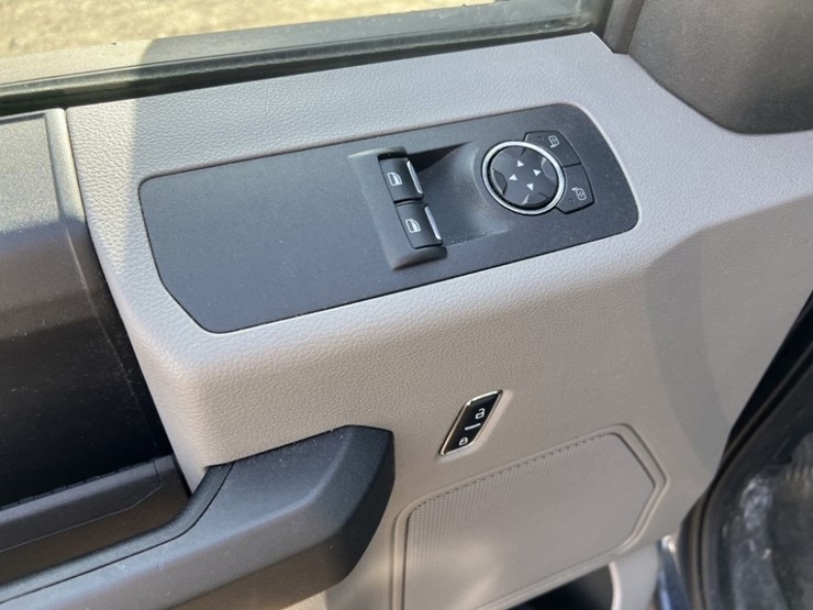 2015-ford-f150-xl-image-24