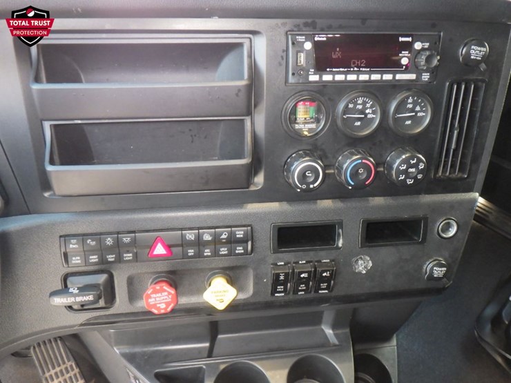 2024-freightliner-cascadia-126-image-21