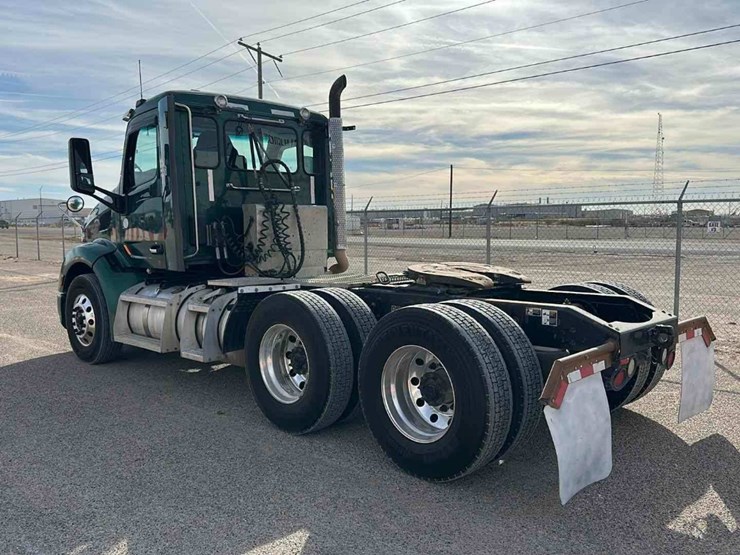 2016-peterbilt-579-image-6