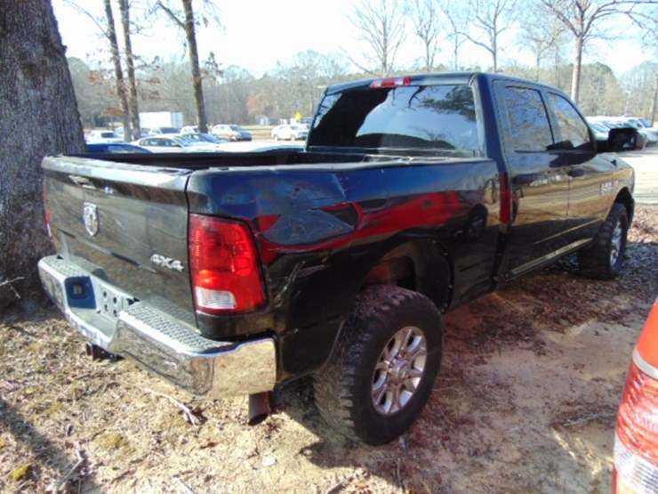 2015-dodge-ram-2500-image-2