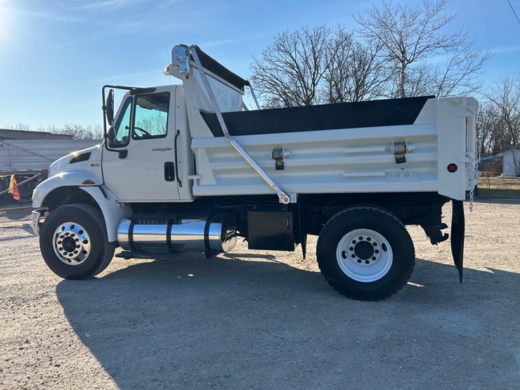 2013-international-durastar-4400-image-8