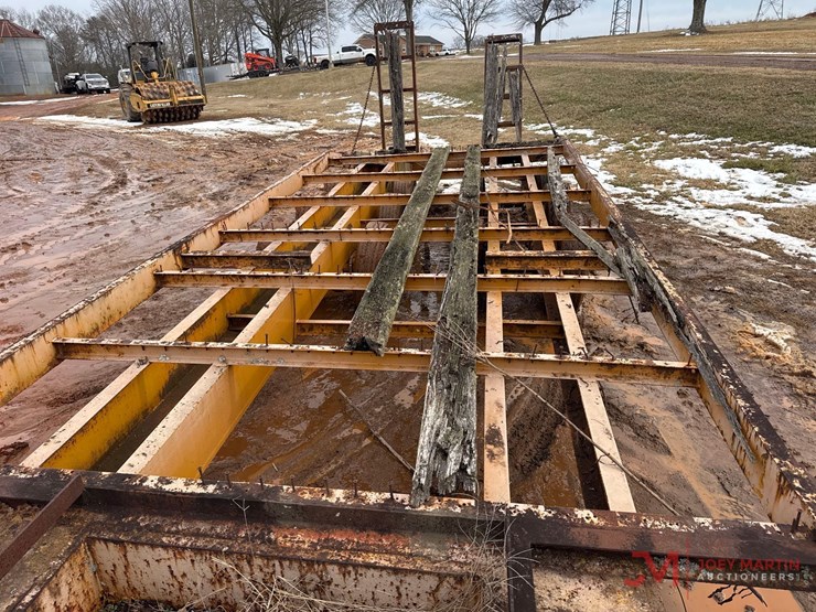 20'-tri-axle-tag-trailer-image-6