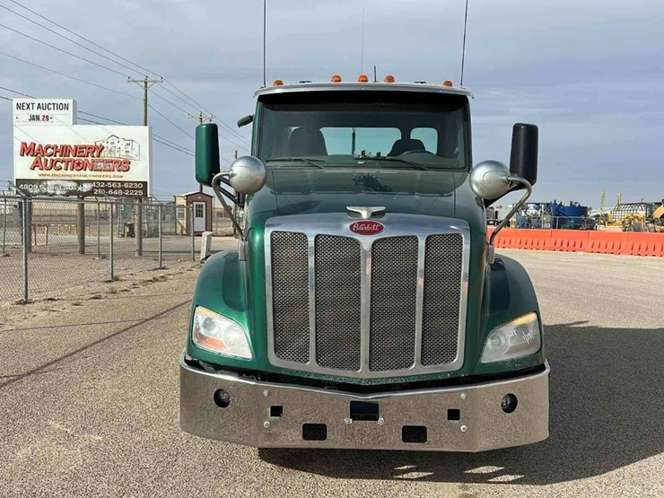 2016-peterbilt-579-image-3