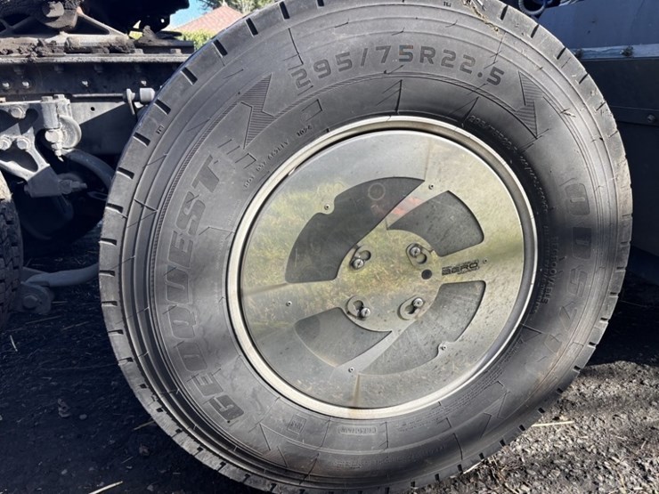 2016-kenworth-t680-image-16