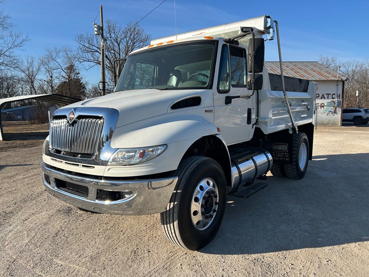 2013-international-durastar-4400-image-30