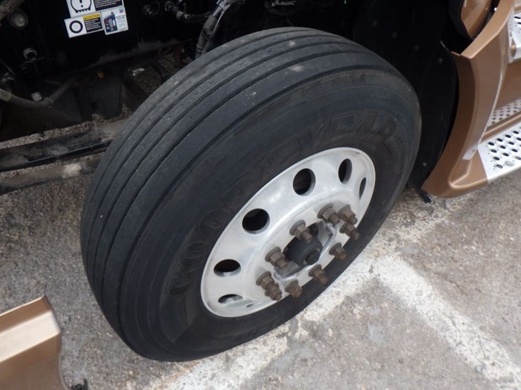 2022-kenworth-t680-image-21