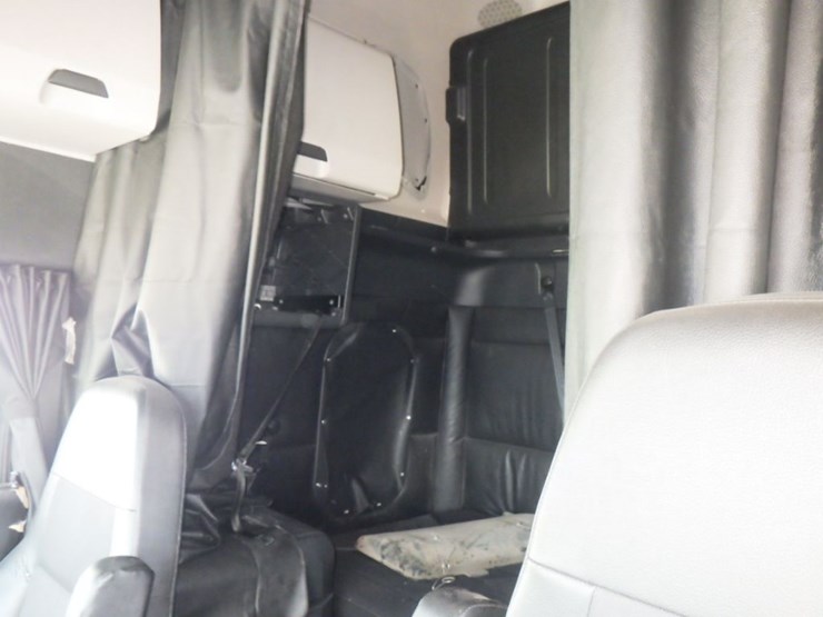 2024-freightliner-cascadia-126-image-23