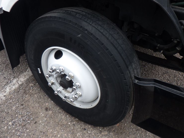 2012-volvo-vnl-300-image-19