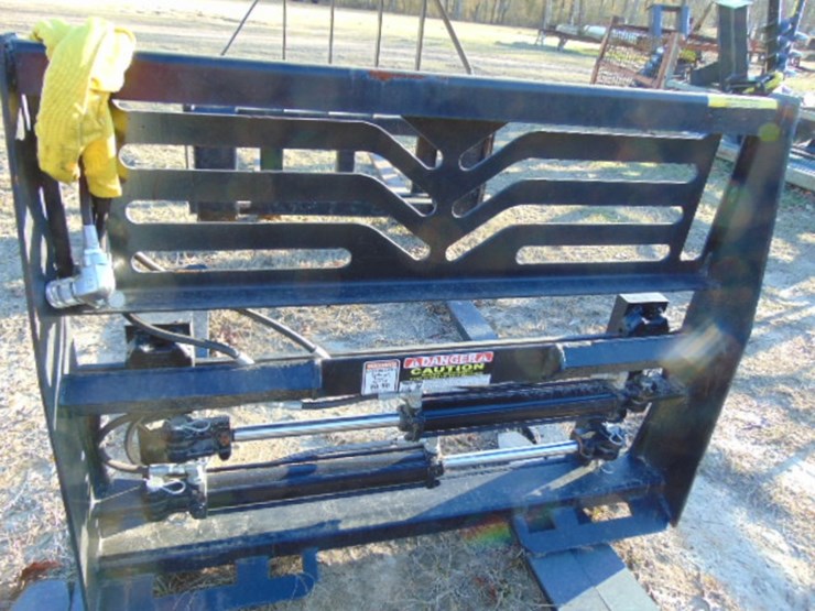 hydraulic-adjustable-5500#-skid-steer-forks-image-2