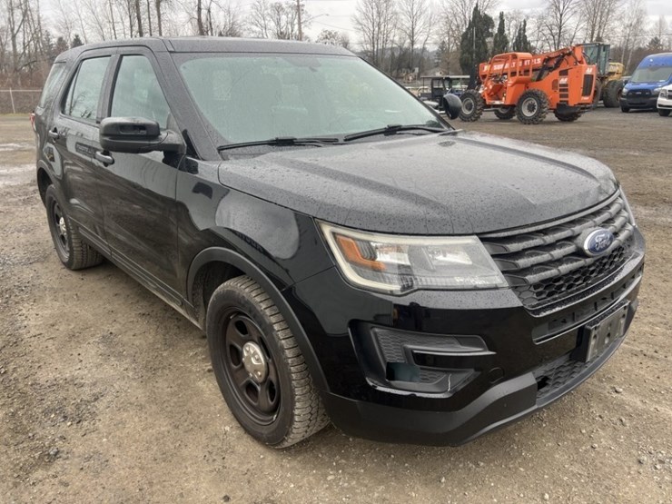 2017-ford-explorer-image-2