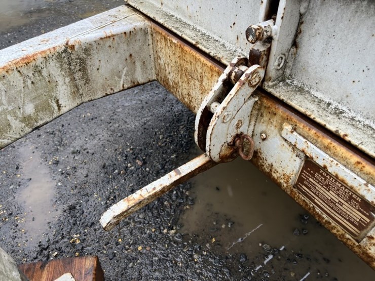 1989-trailmaster-t/a-tilt-deck-equipment-trailer-image-13