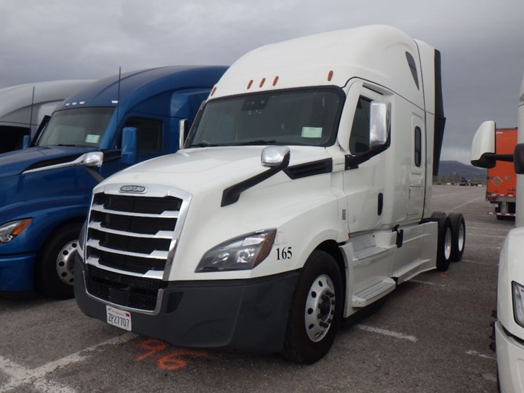 2021-freightliner-cascadia-126-image-1