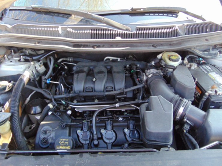 2013-ford-explorer-xlt-image-8