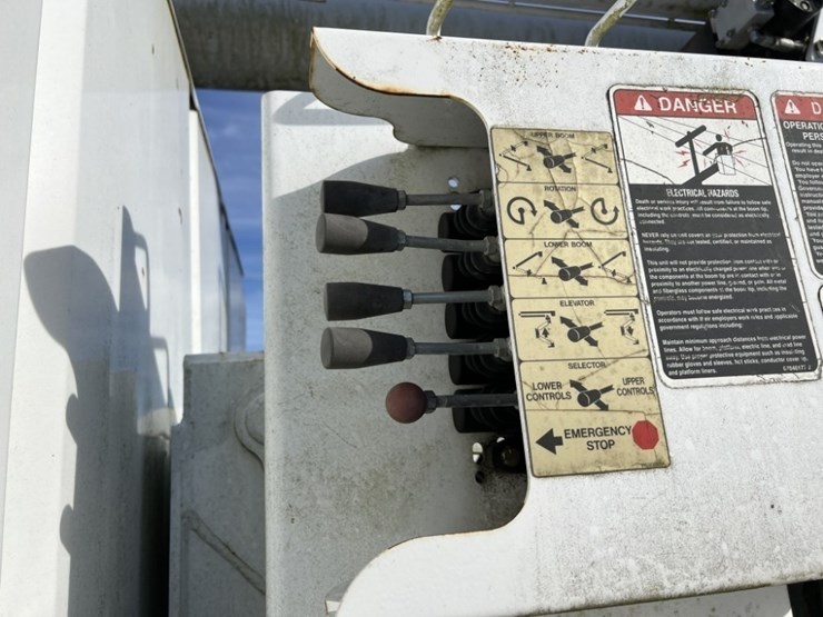 2015-freightliner-m2-s/a-bucket-truck-image-23