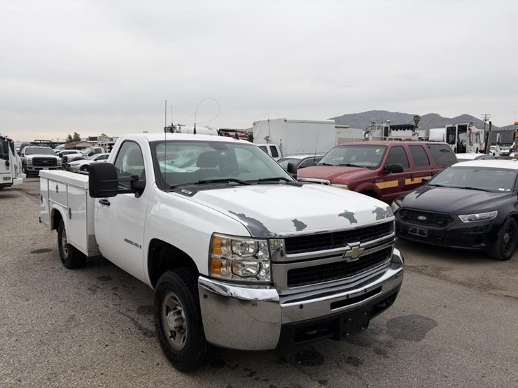 2009-chevrolet-2500-image-2