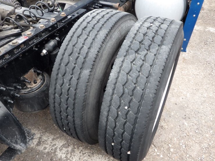 2021-freightliner-cascadia-126-image-12