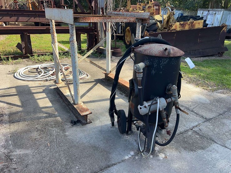 mobile-sand-blaster-and-rack-image-2