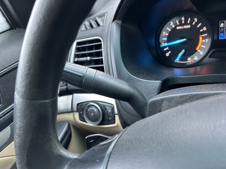 2016-ford-explorer-image-30