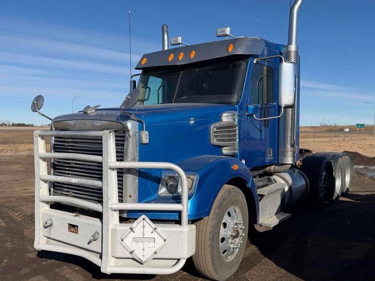 2012-freightliner-coronado-122-sleeper-image-1